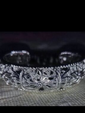 Elegant Silver Floral Bracelet
